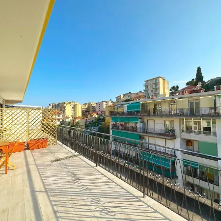 Wh - Cuore Home - Attico Monolocale Con Parcheggio Gratuito - 5 Minuti Dal Centro - Wifi Sanremo Exterior photo