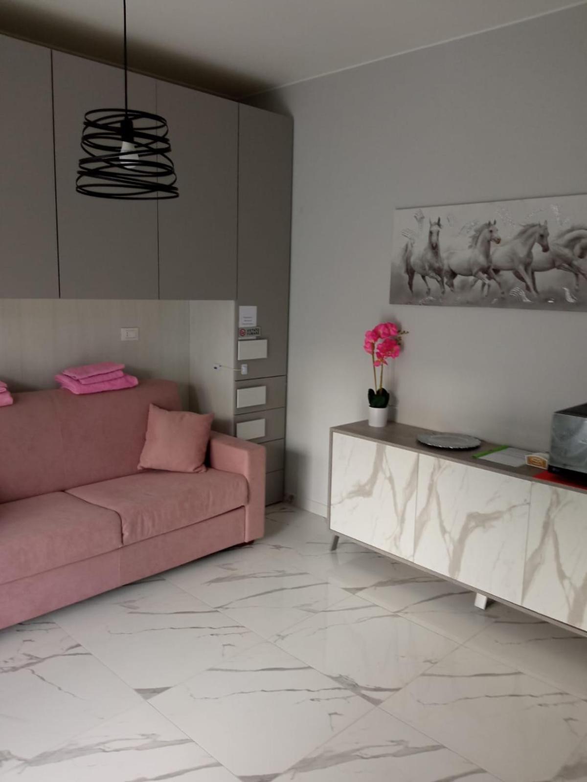 Wh - Cuore - Attico Monolocale Con Parcheggio Gratuito - 5 Minuti Dal Centro - Wifi