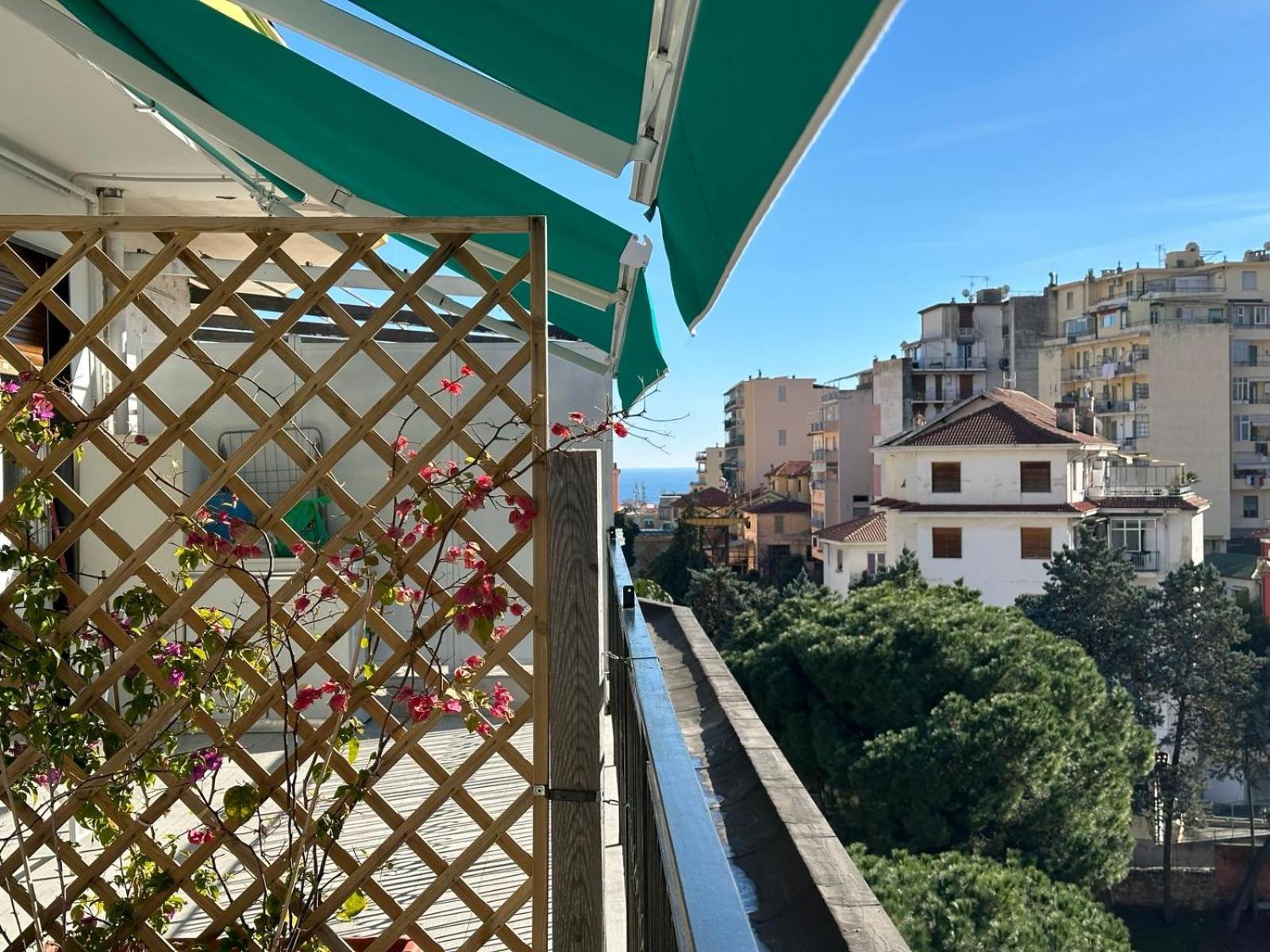 Apartment Wh - Cuore - Attico Monolocale Con Parcheggio Gratuito - 5 Minuti Dal Centro - Wifi